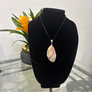 Teardrop Natural Shell Pendant Necklace - Pink Beige